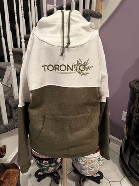 Toronto Two-Tone Pullover Hoodie - White & Olive